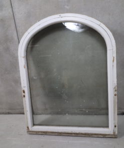 Gammlet vindue med buet top og forsatsramme 124x160cm